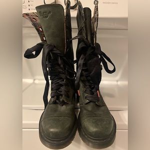 Doc Marten 1914 Triumph Boots